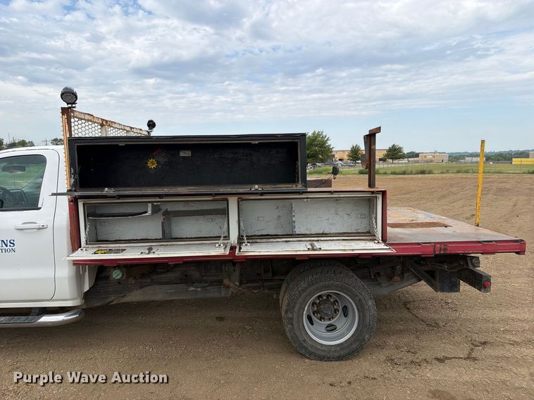 image for item FK5069 2015 Chevrolet Silverado 3500HD flatbed pickup truck
