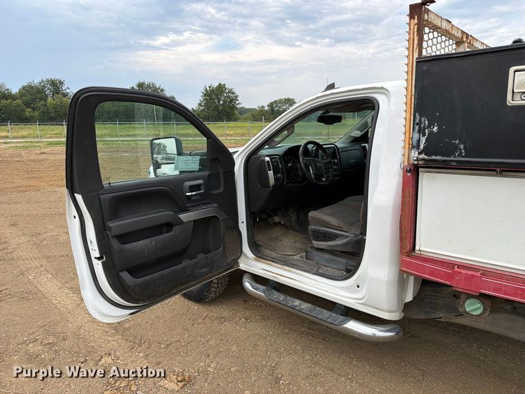 image for item FK5069 2015 Chevrolet Silverado 3500HD flatbed pickup truck