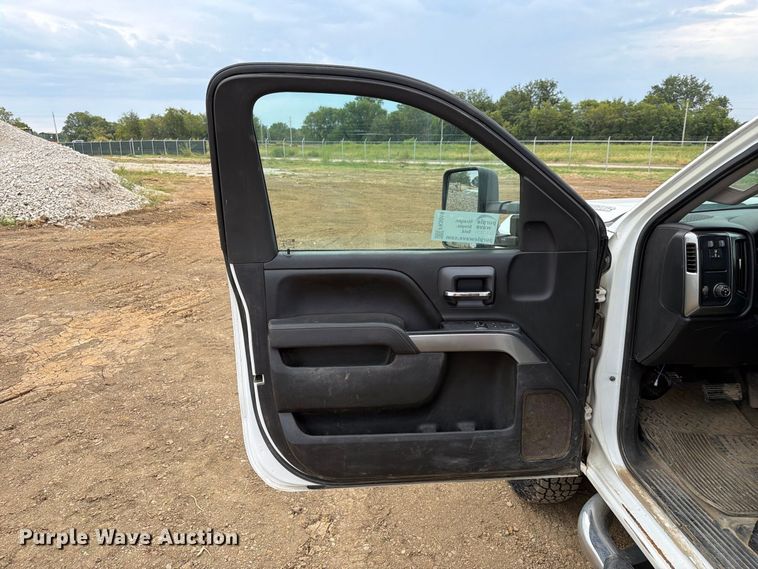 image for item FK5069 2015 Chevrolet Silverado 3500HD flatbed pickup truck