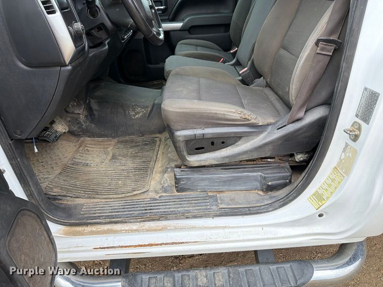 image for item FK5069 2015 Chevrolet Silverado 3500HD flatbed pickup truck