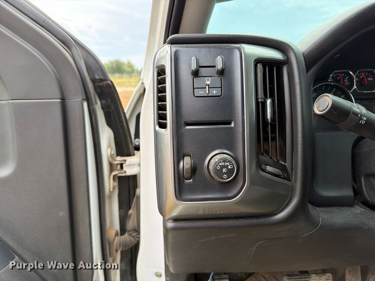 image for item FK5069 2015 Chevrolet Silverado 3500HD flatbed pickup truck