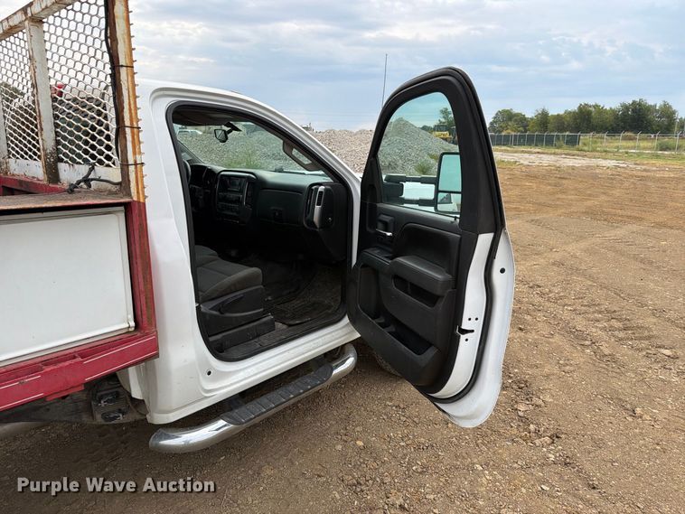 image for item FK5069 2015 Chevrolet Silverado 3500HD flatbed pickup truck