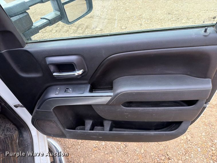 image for item FK5069 2015 Chevrolet Silverado 3500HD flatbed pickup truck