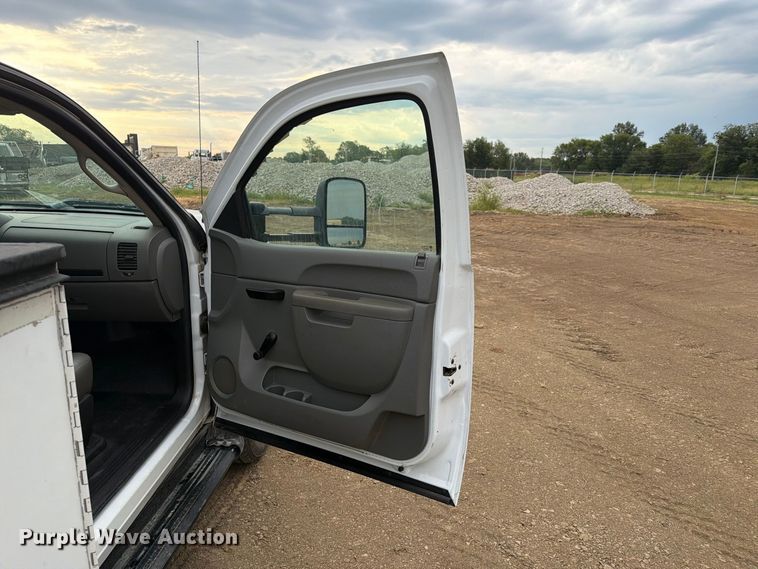 image for item FK5073 2011 GMC Sierra 3500HD utility bed pickup truck