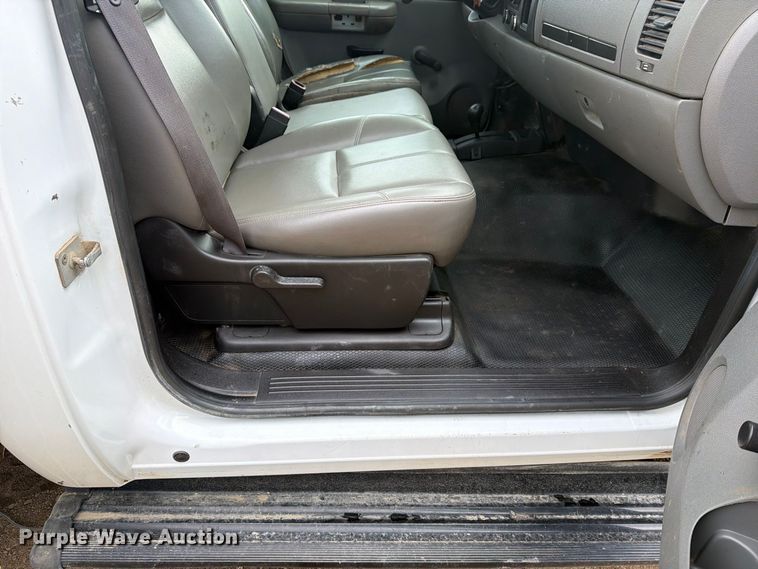 image for item FK5073 2011 GMC Sierra 3500HD utility bed pickup truck