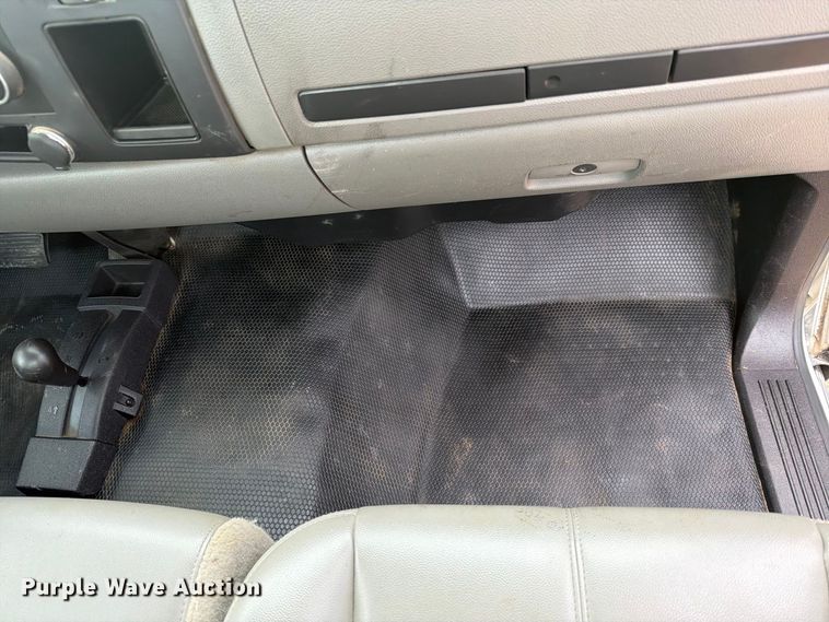 image for item FK5073 2011 GMC Sierra 3500HD utility bed pickup truck