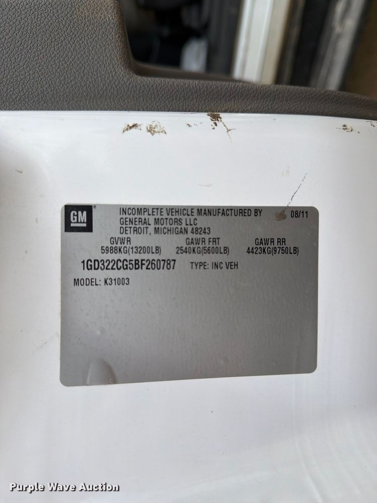 image for item FK5073 2011 GMC Sierra 3500HD utility bed pickup truck