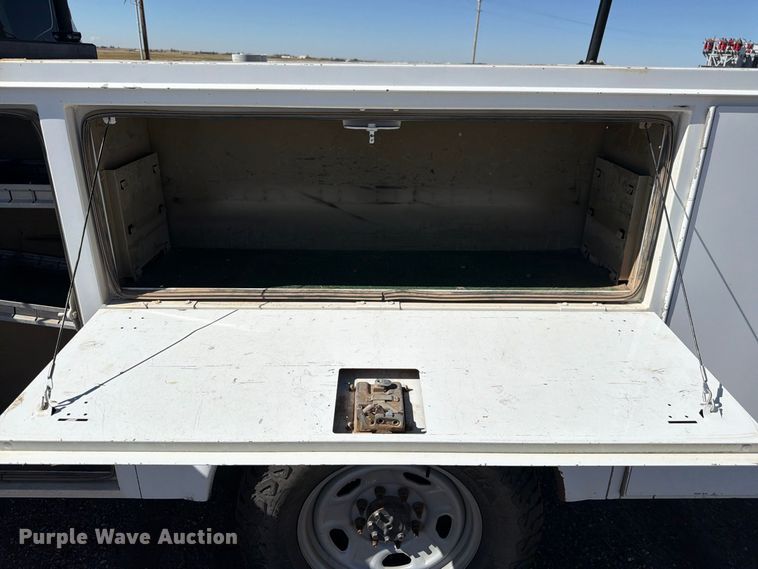 image for item FM7647 2016 Ford F250 Ext. Cab utility bed pickup truck