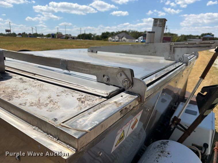 image for item FN2569 Bio-Response Solutions M-4000 bio liquification trailer