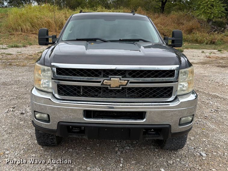 image for item FN2594 2011 Chevrolet Silverado 2500HD Crew Cab pickup truck
