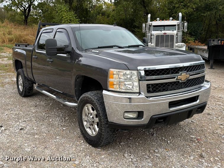 image for item FN2594 2011 Chevrolet Silverado 2500HD Crew Cab pickup truck