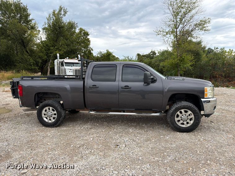 image for item FN2594 2011 Chevrolet Silverado 2500HD Crew Cab pickup truck