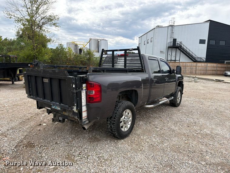 image for item FN2594 2011 Chevrolet Silverado 2500HD Crew Cab pickup truck