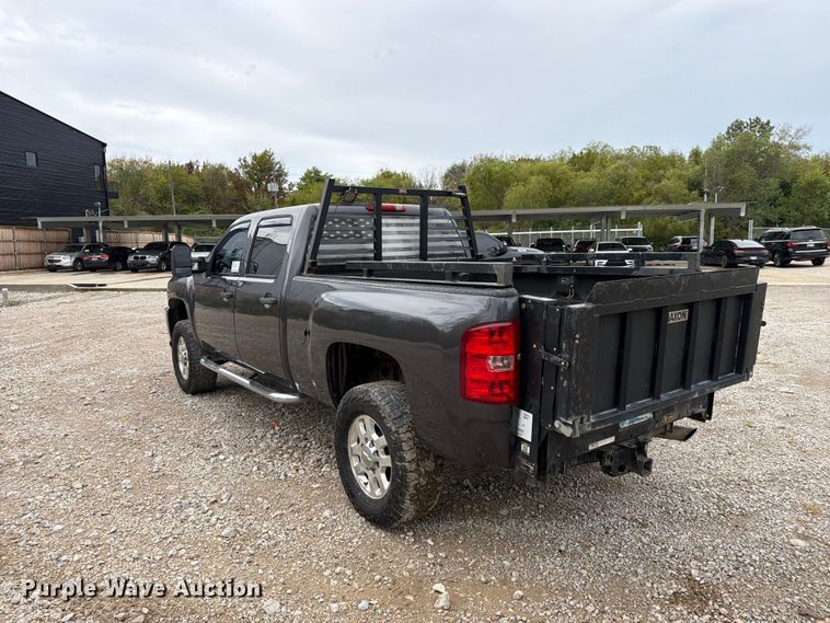 image for item FN2594 2011 Chevrolet Silverado 2500HD Crew Cab pickup truck