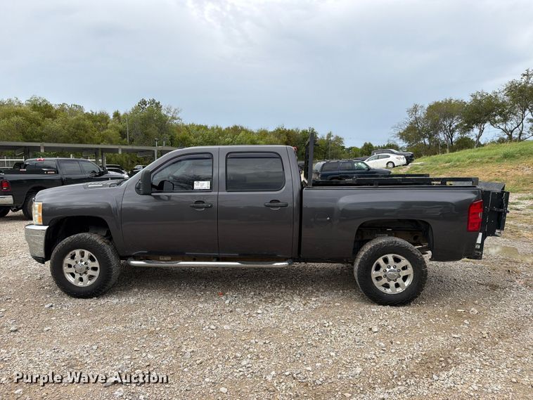 image for item FN2594 2011 Chevrolet Silverado 2500HD Crew Cab pickup truck