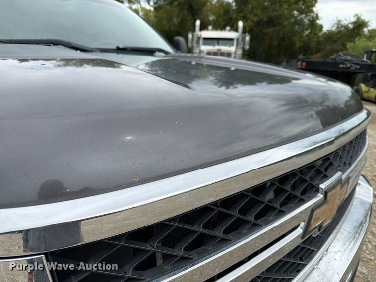 image for item FN2594 2011 Chevrolet Silverado 2500HD Crew Cab pickup truck