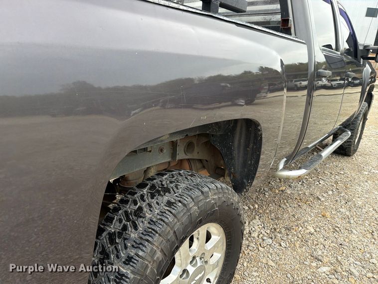 image for item FN2594 2011 Chevrolet Silverado 2500HD Crew Cab pickup truck