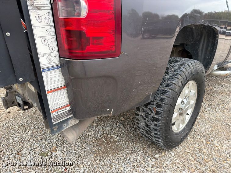 image for item FN2594 2011 Chevrolet Silverado 2500HD Crew Cab pickup truck