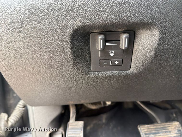image for item FN2594 2011 Chevrolet Silverado 2500HD Crew Cab pickup truck