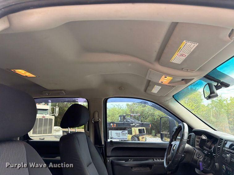 image for item FN2594 2011 Chevrolet Silverado 2500HD Crew Cab pickup truck
