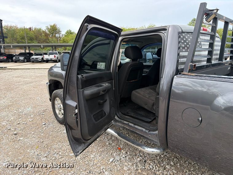 image for item FN2594 2011 Chevrolet Silverado 2500HD Crew Cab pickup truck