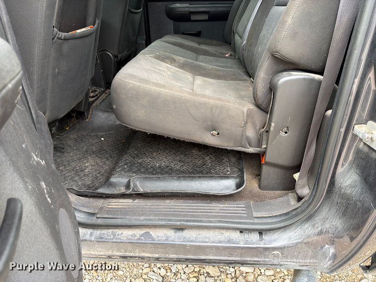 image for item FN2594 2011 Chevrolet Silverado 2500HD Crew Cab pickup truck
