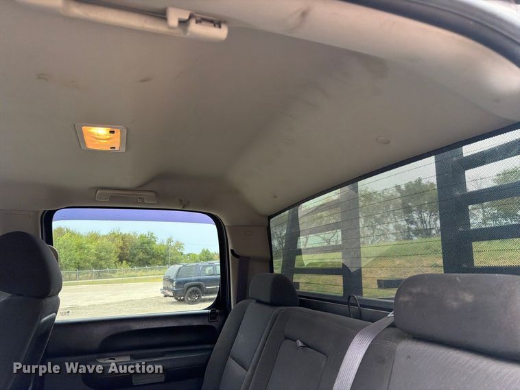 image for item FN2594 2011 Chevrolet Silverado 2500HD Crew Cab pickup truck
