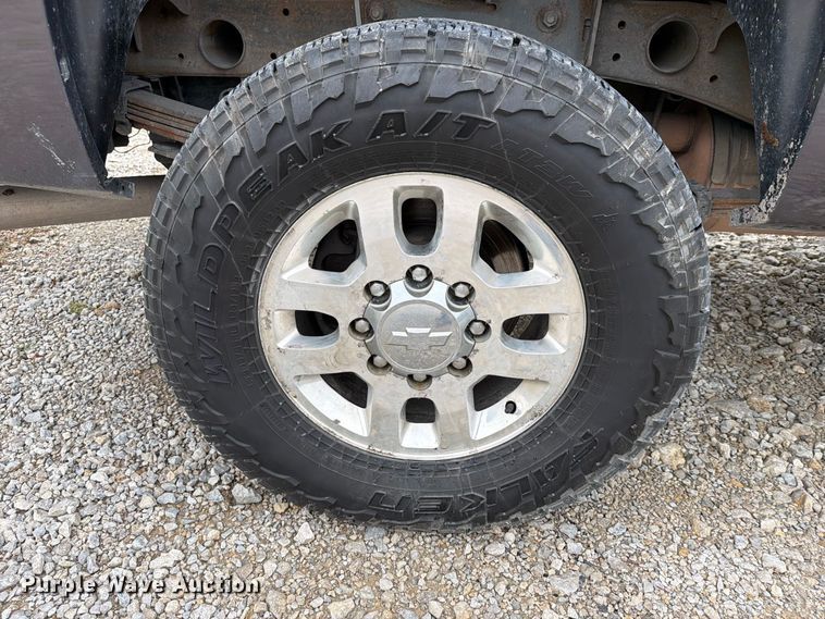image for item FN2594 2011 Chevrolet Silverado 2500HD Crew Cab pickup truck