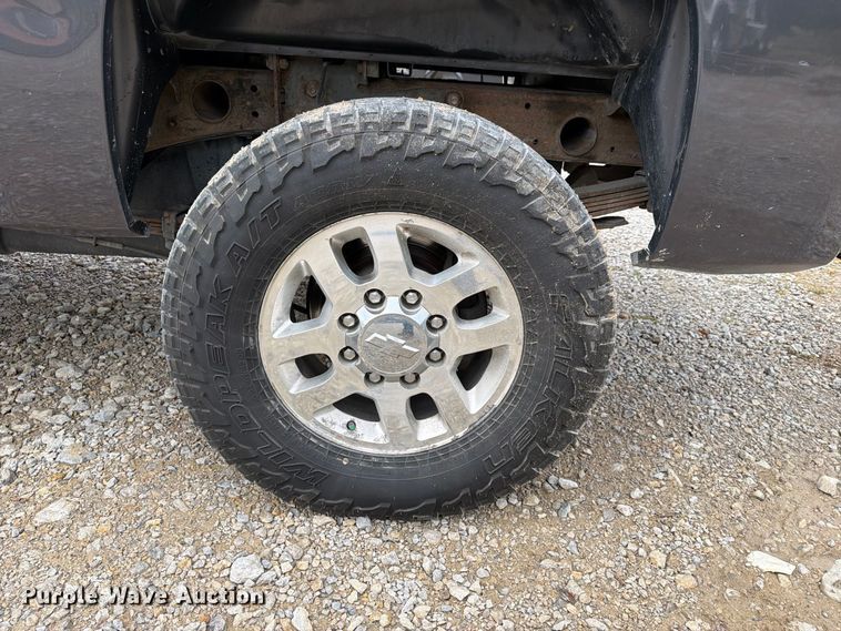 image for item FN2594 2011 Chevrolet Silverado 2500HD Crew Cab pickup truck