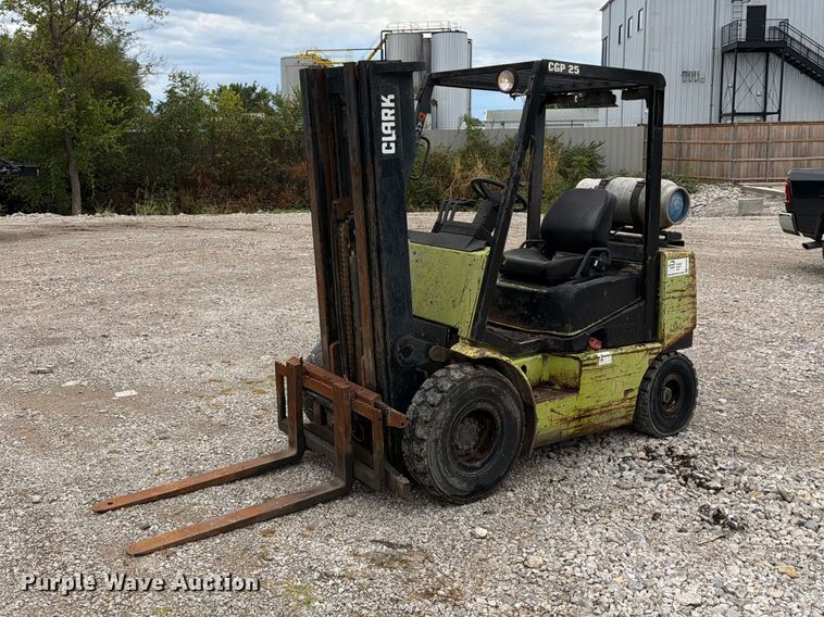 image for item FN2595 Clark CGP25 forklift