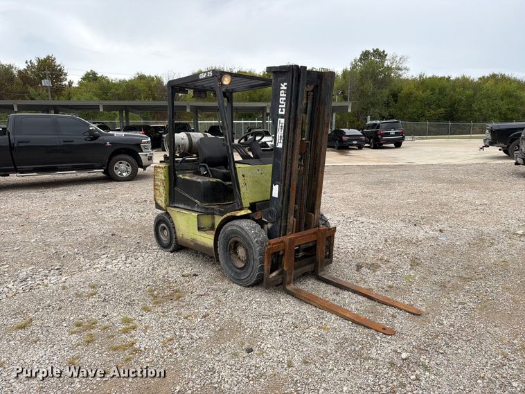 image for item FN2595 Clark CGP25 forklift