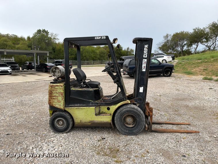 image for item FN2595 Clark CGP25 forklift