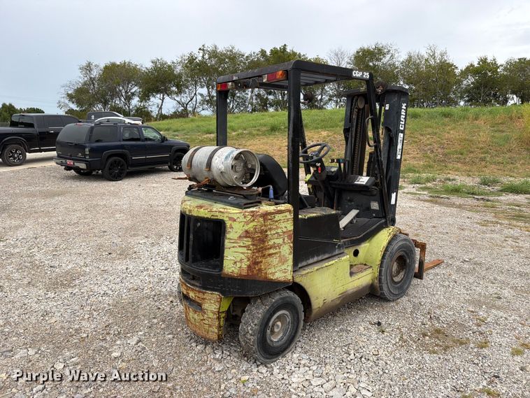 image for item FN2595 Clark CGP25 forklift