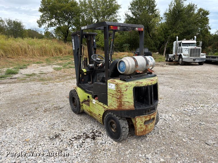 image for item FN2595 Clark CGP25 forklift