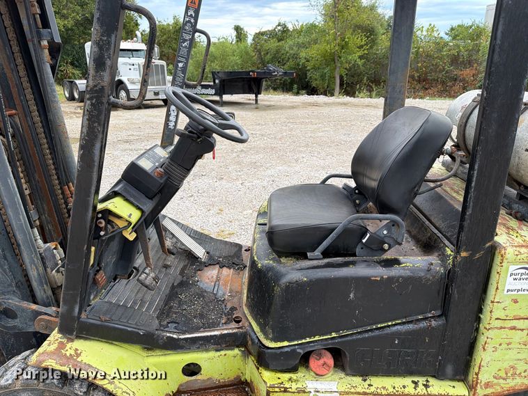 image for item FN2595 Clark CGP25 forklift