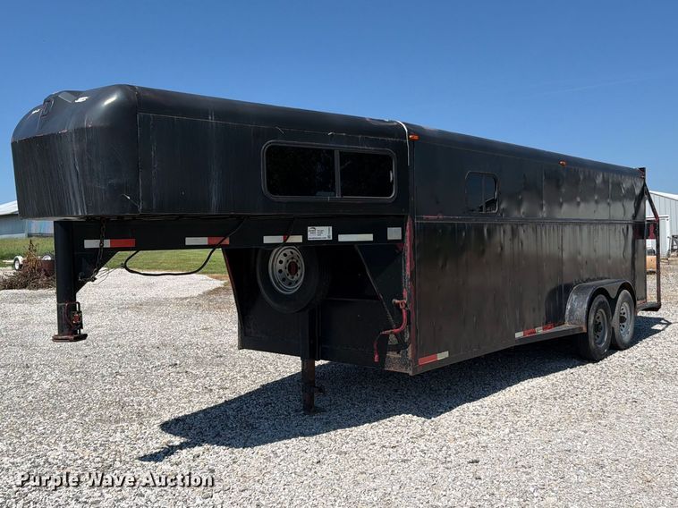 image for item FN5859 1996 Diamond D Featherlite  livestock trailer