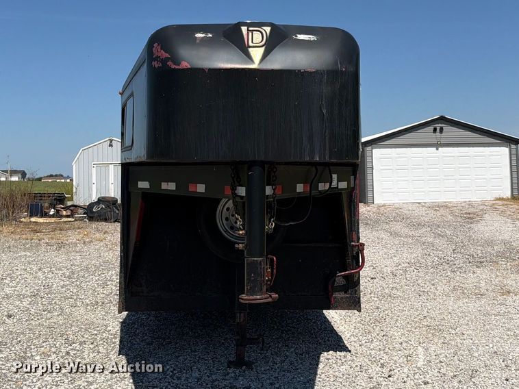 image for item FN5859 1996 Diamond D Featherlite  livestock trailer
