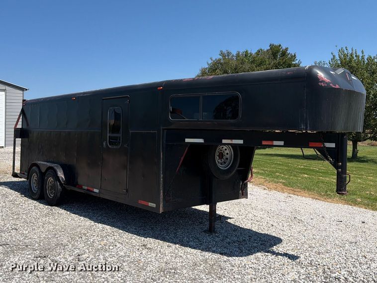 image for item FN5859 1996 Diamond D Featherlite  livestock trailer