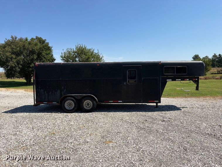 image for item FN5859 1996 Diamond D Featherlite  livestock trailer