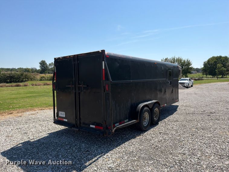 image for item FN5859 1996 Diamond D Featherlite  livestock trailer