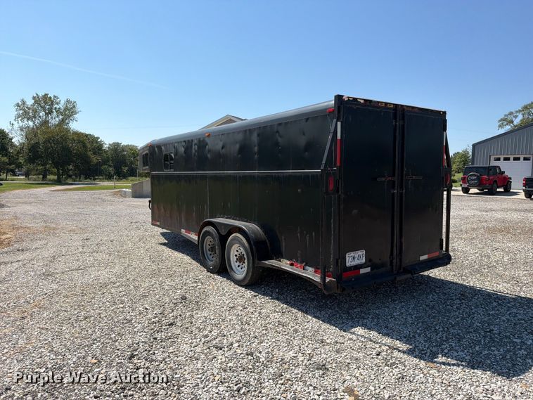 image for item FN5859 1996 Diamond D Featherlite  livestock trailer