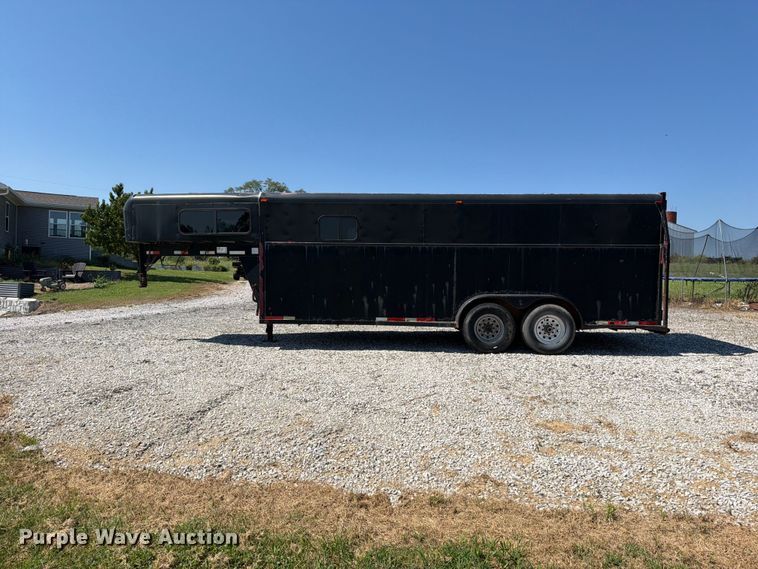 image for item FN5859 1996 Diamond D Featherlite  livestock trailer