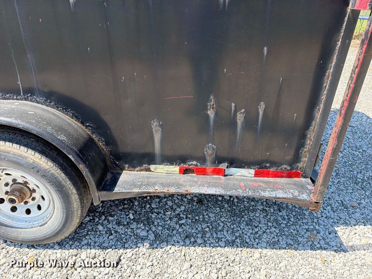 image for item FN5859 1996 Diamond D Featherlite  livestock trailer