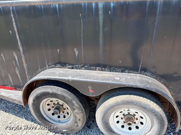 image for item FN5859 1996 Diamond D Featherlite  livestock trailer