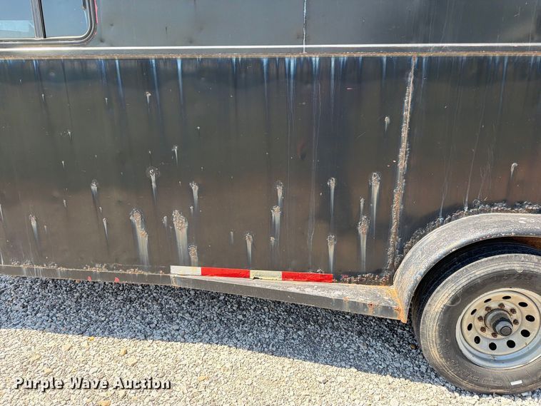image for item FN5859 1996 Diamond D Featherlite  livestock trailer
