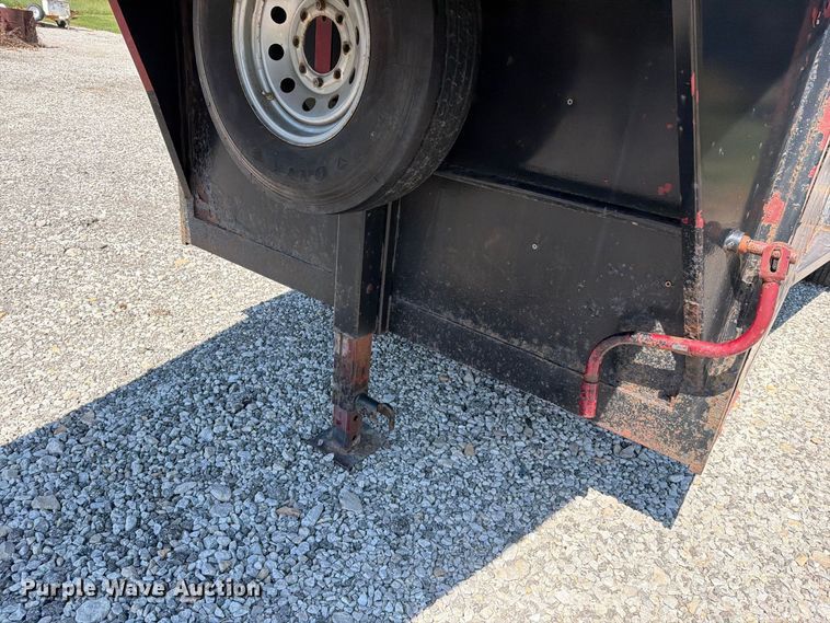 image for item FN5859 1996 Diamond D Featherlite  livestock trailer