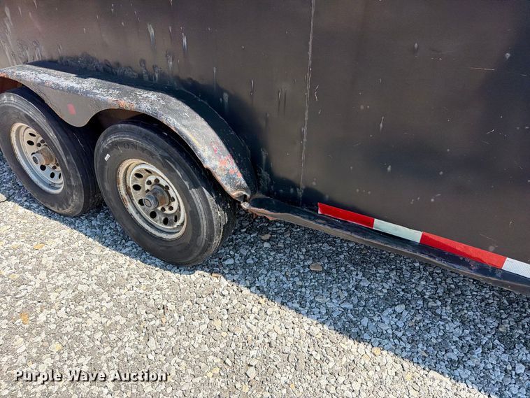 image for item FN5859 1996 Diamond D Featherlite  livestock trailer