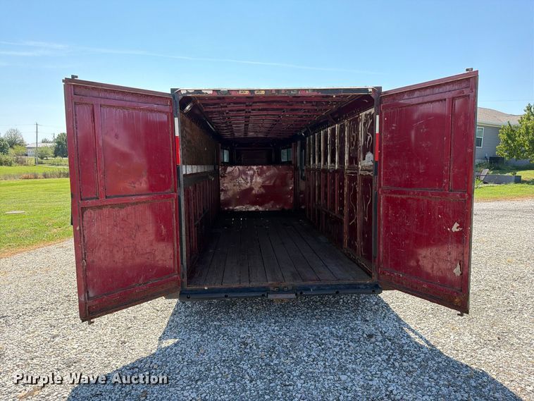 image for item FN5859 1996 Diamond D Featherlite  livestock trailer