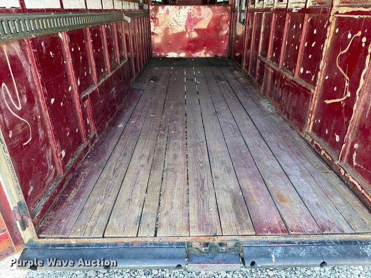 image for item FN5859 1996 Diamond D Featherlite  livestock trailer