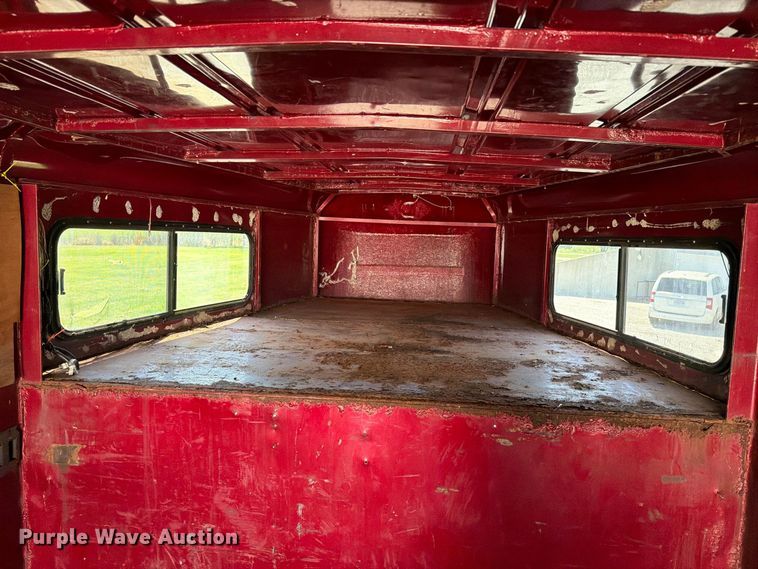 image for item FN5859 1996 Diamond D Featherlite  livestock trailer